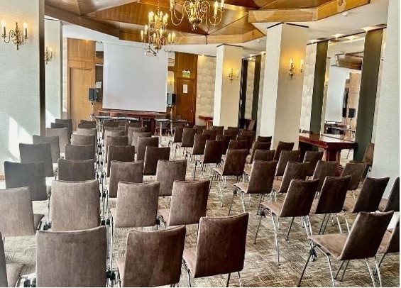 Sesiunile științifice ale Conferinței și workshop-urile de sâmbătă vor avea loc în Sala Tonitza, localizată la etajul I al Hotelului Continental Forum Târgu Mureș.